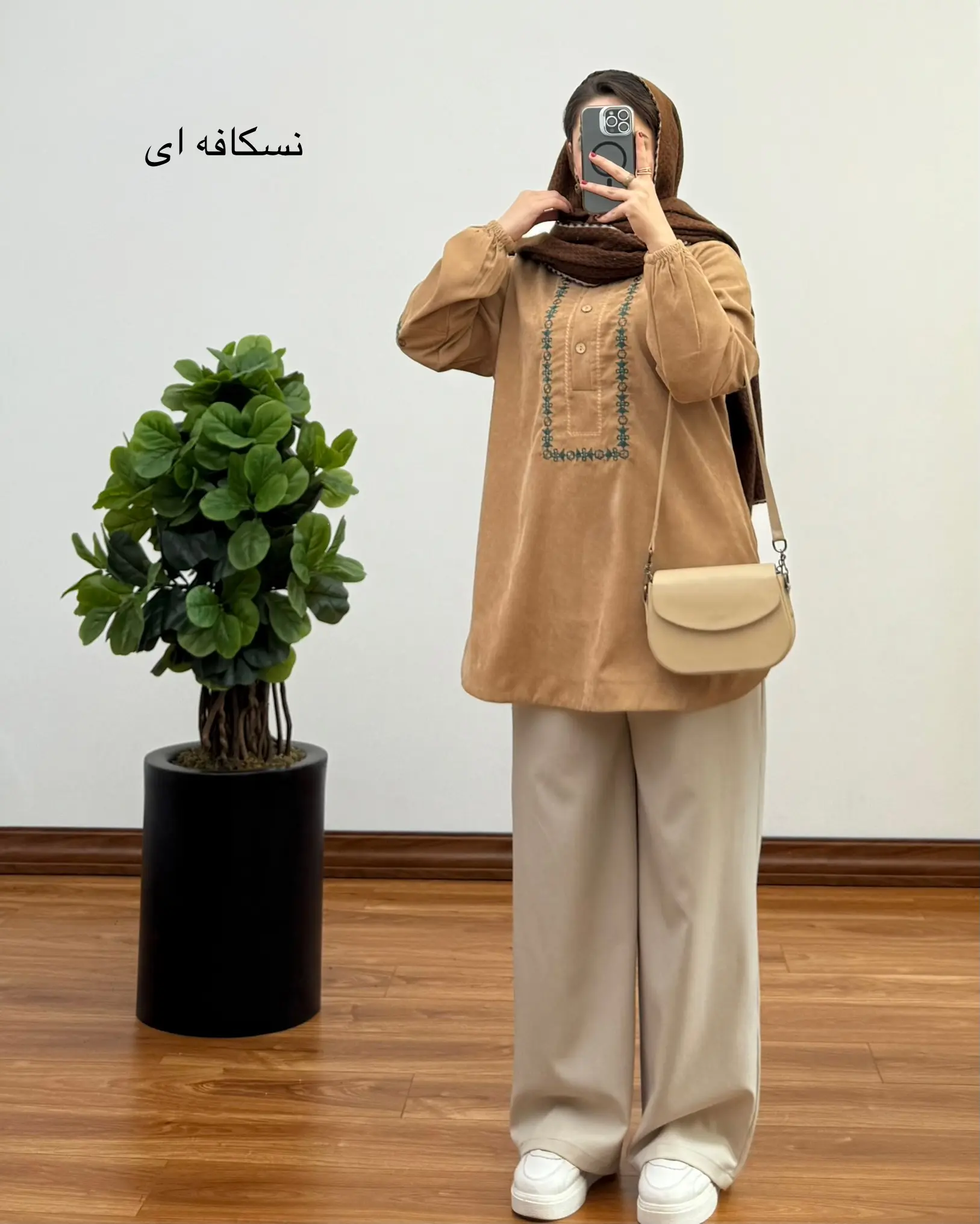 مانتو گلدوزی فروغ ۱